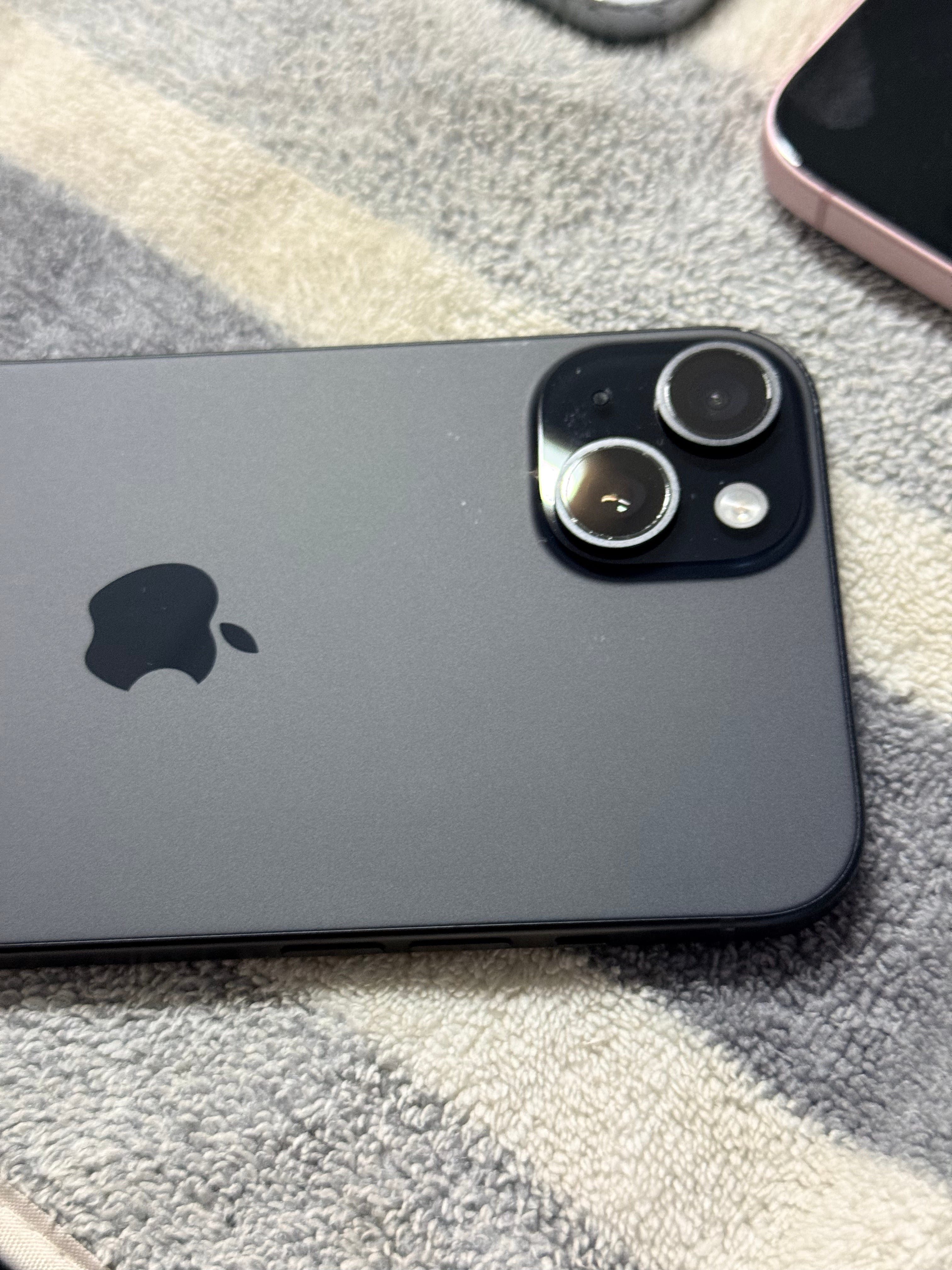 iPhone 15 128GB